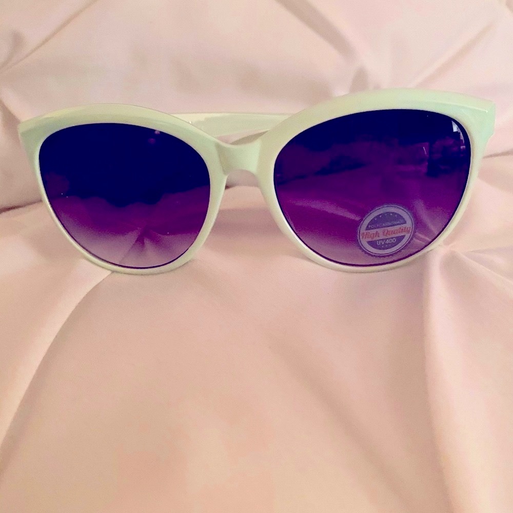 NEW PASTEL GREEN SUNGLASSES